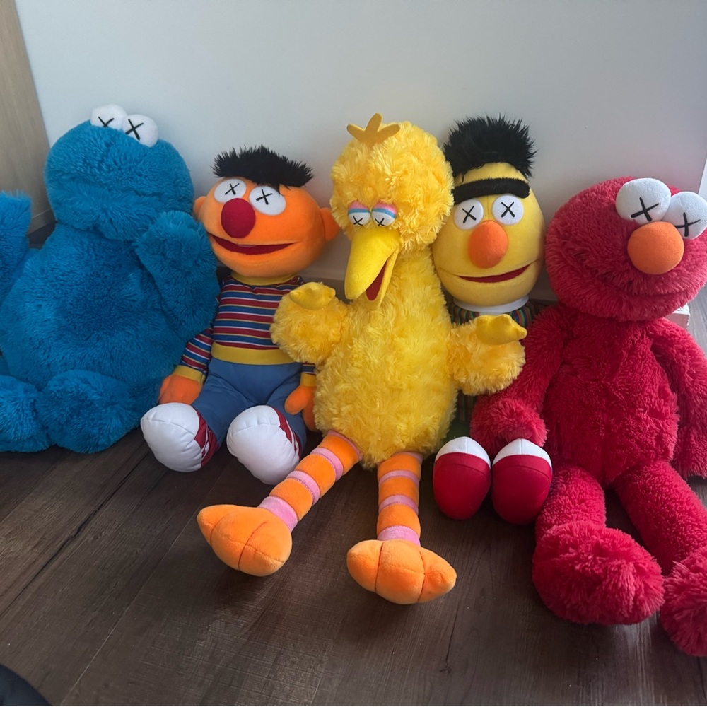 Uniqlo x KAWS Sesame Street Toy Set - Complete Set of 5